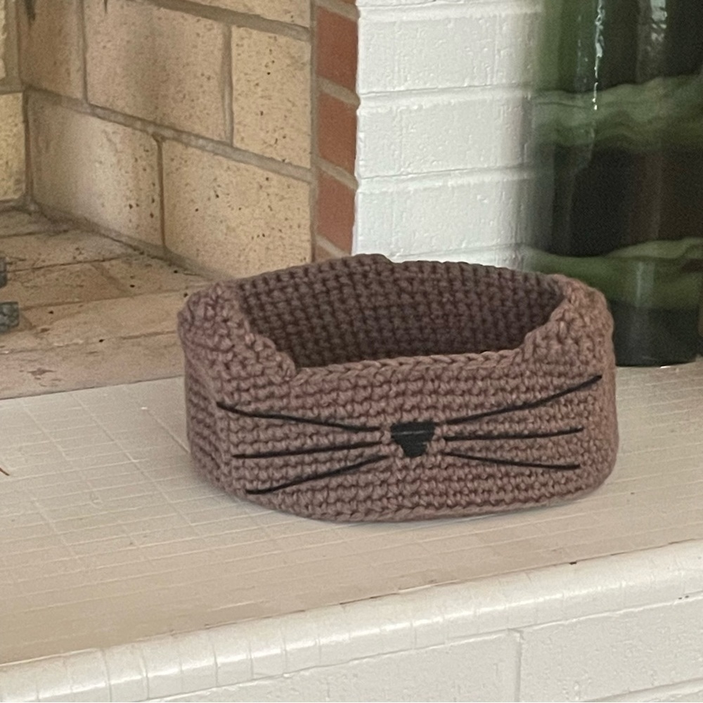 Handmade Small Cat Bed Taupe / Black Nose 10.75β x 4β Crocheted Pet Furbaby Gift - Picture 6 of 6